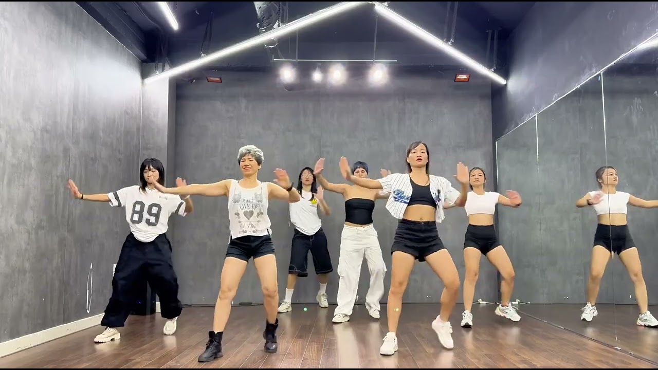 EL MAMBO| Kiko Rivera| Zumba| Merengue| Dance fitness| Choreo by Nga Dino