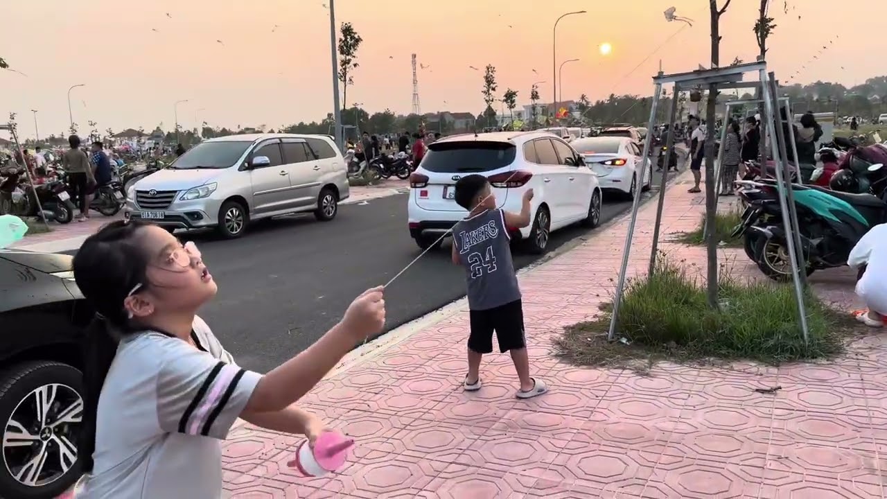23/03/2025 Oanh Tài đi thả diều