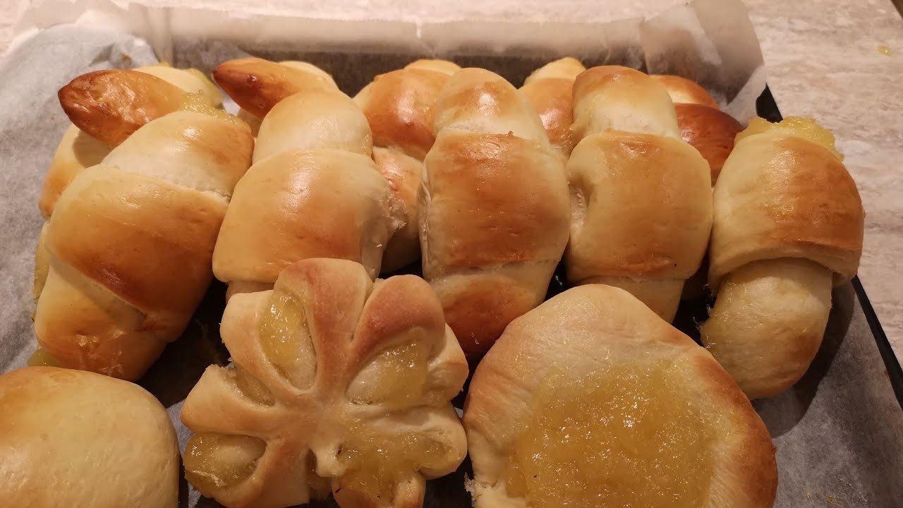 HOW TO MAKE MOIST PINEAPPLE BREAD ROLLS RECIPE