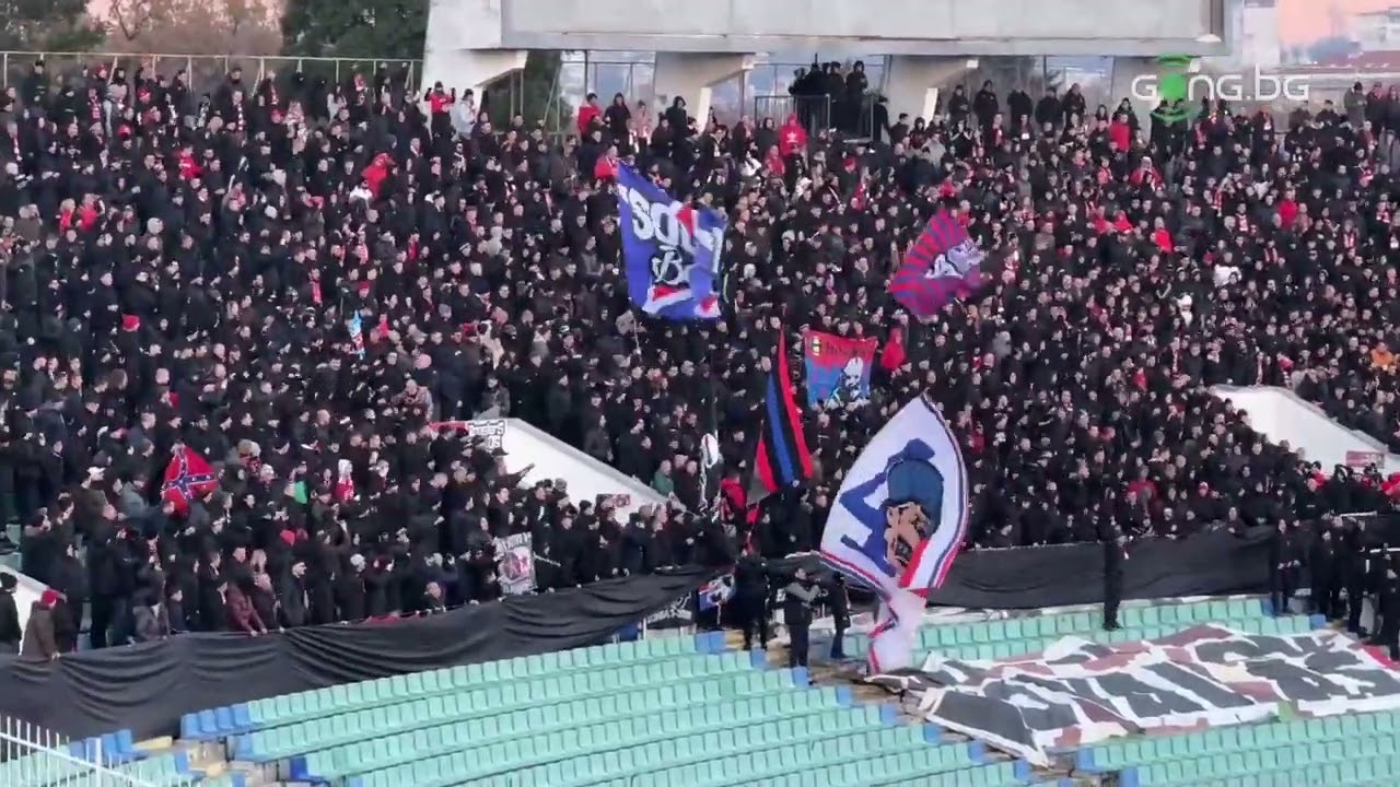 Фенове на ЦСКА и Стяуа пееха заедно преди дербито с Лудогорец
