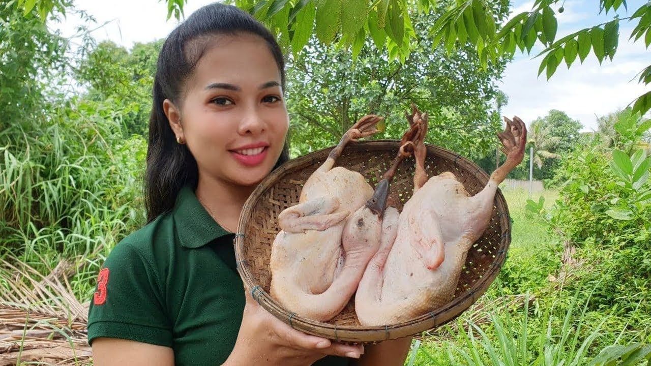 Fried Hot Duck with Lemongrass Recipe - Yummy Cooking Duck Hot