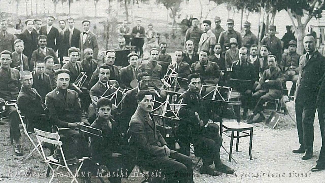 Riyaset-i Cumhur Mûsikî Heyeti ~ Dinlendi başım dün gece bir parça dizinde
