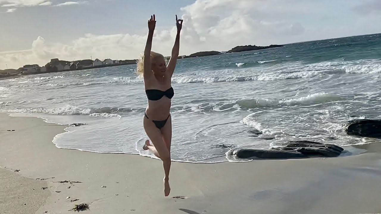 COLD SWIMMING +7 in the ocean
