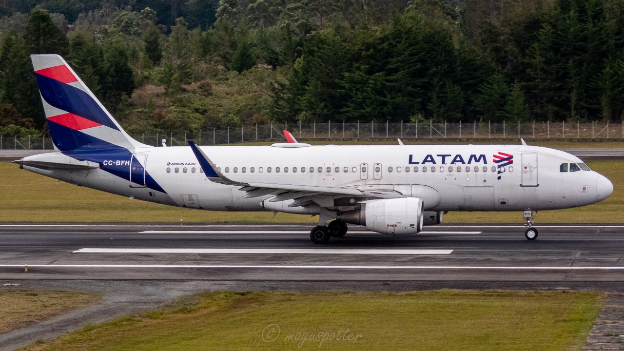LATAM Colombia LA 4011 / Airbus A320 CC-BFH / ENGINE ROAR CFM56 Taking off JMC Airport