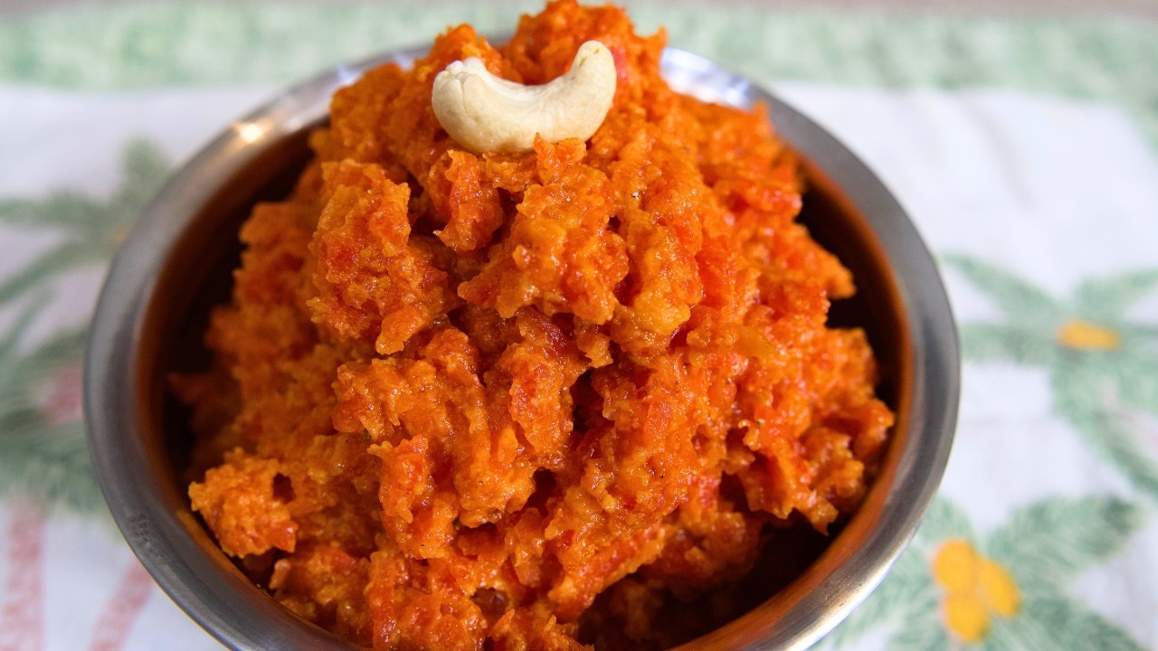Gajar Ka Halwa | Carrot Halwa Recipe | स्वादिष्ट गाजर का हलवा | Tasty Khana Banana |