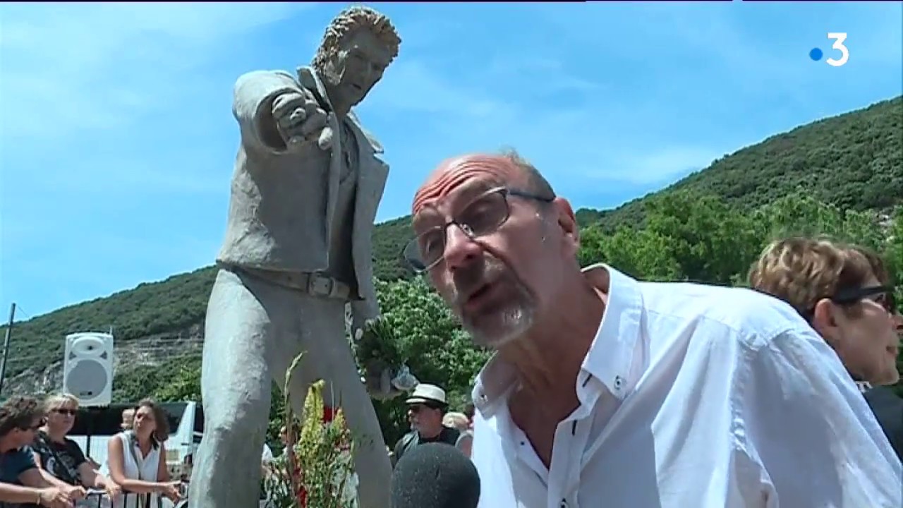 Une statue de Johnny à Viviers