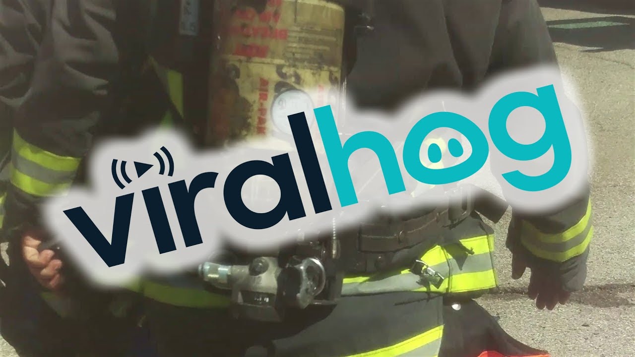 Trump Stops His Motorcade to Thank Firemen || ViralHog