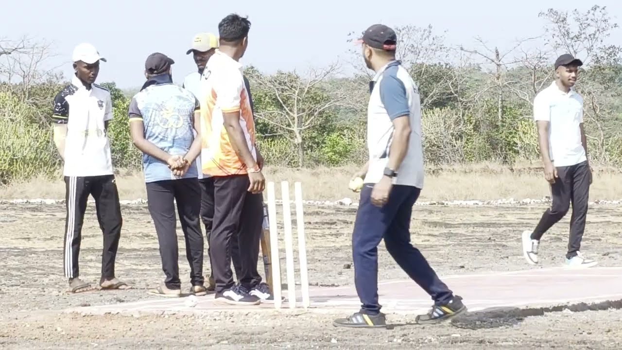 गावच्या स्टेडियमवरची रंगतदार क्रिकेट मॅच#cricket#villagelife #village_cricket #kokan #कोकण 
