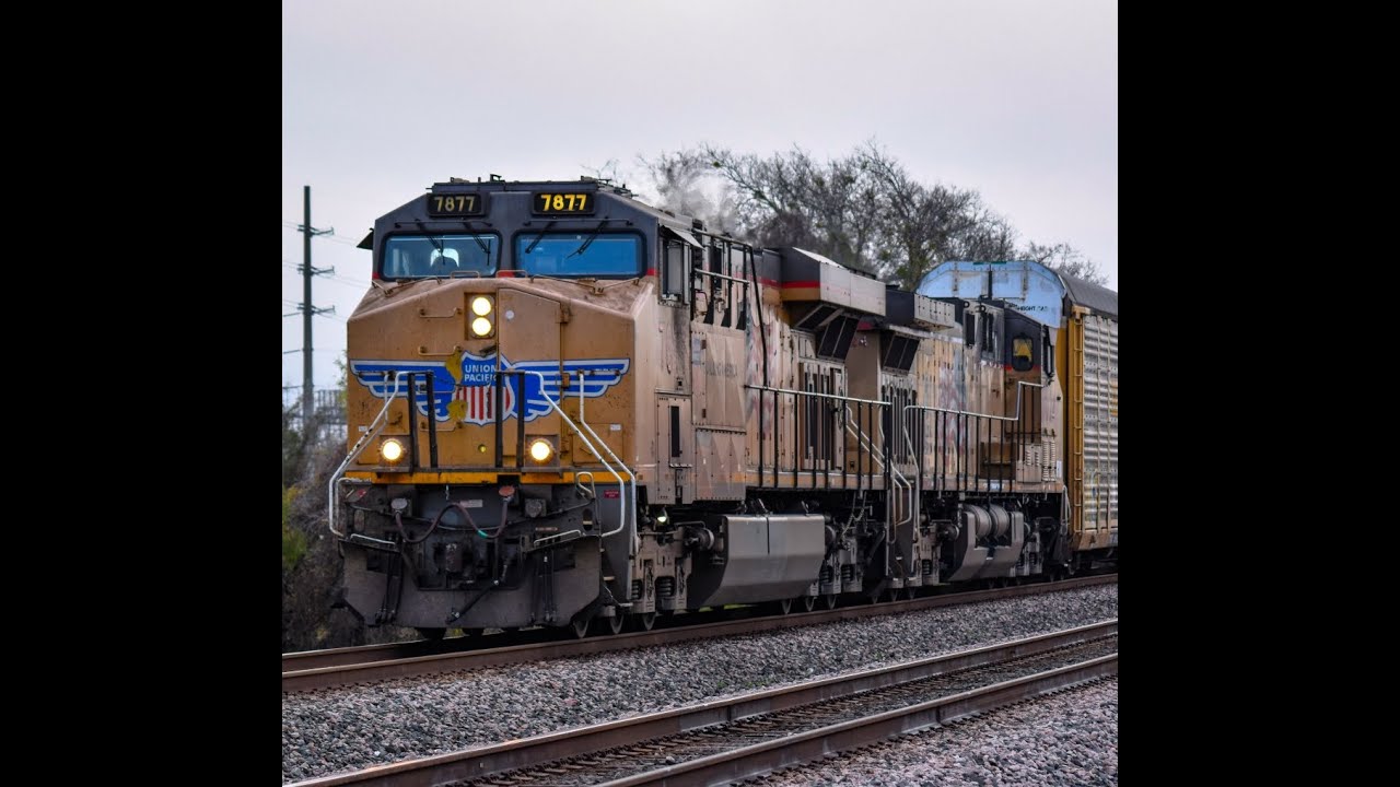 December 2025 A 2 Lead Autorack Train (Union Pacific) Rosenberg, Tx