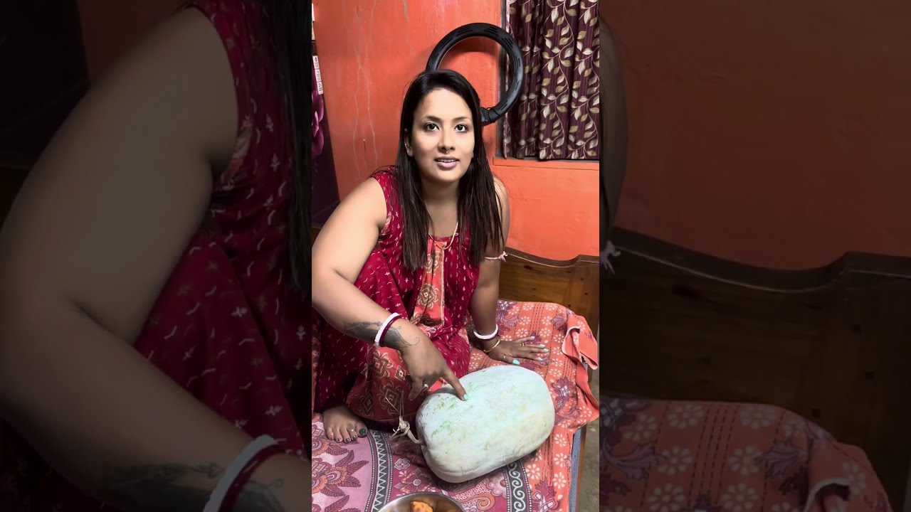 দেখো কি নিয়ে এসেছি কে কে আমার মতন এরকম চাল কুমড়ো দিয়ে বরি বানাতে জানো