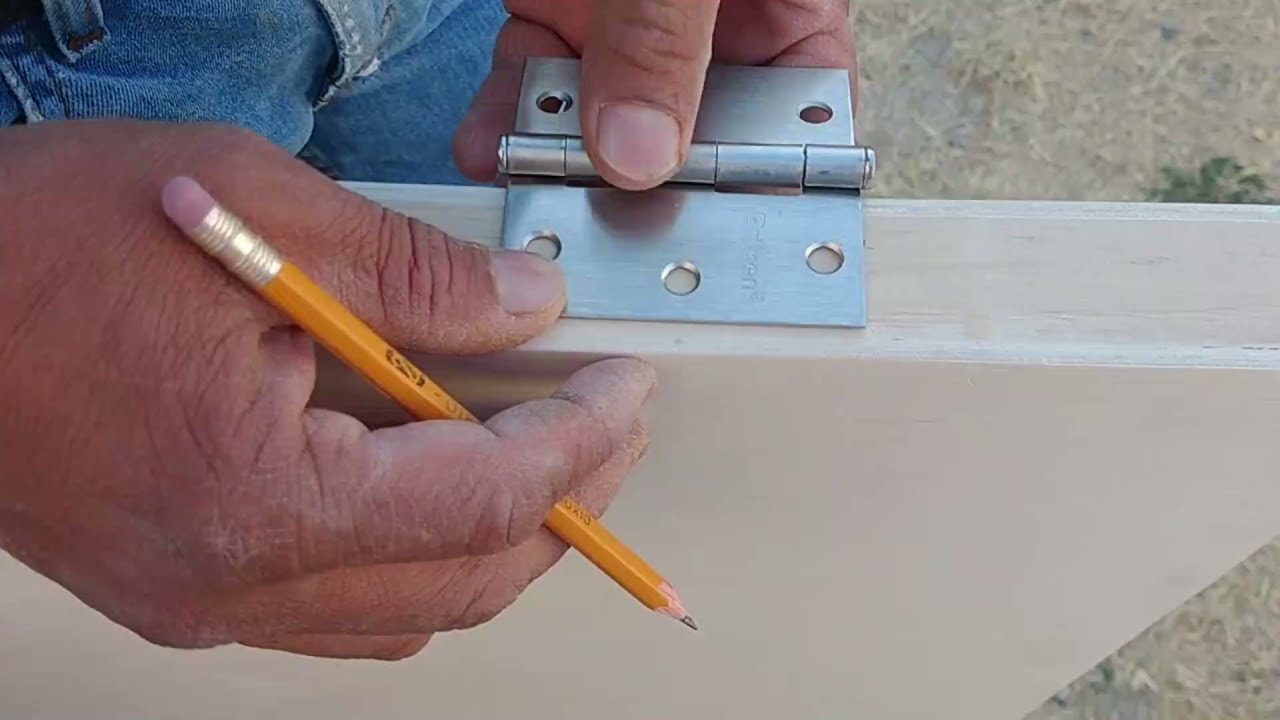Como poner las bisagras en una puerta de madera fácil y rápido 🔨