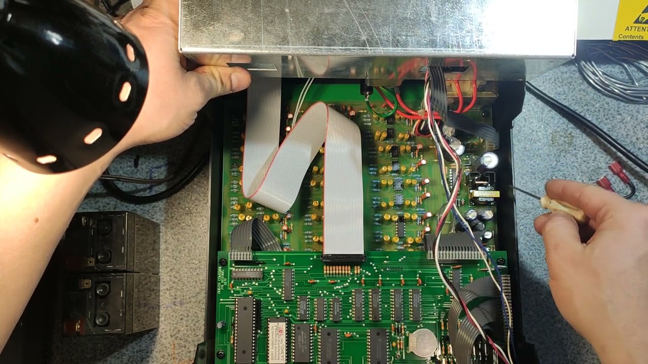 Анализатор спектра Audio Control SA-3055 RTA Spectrum Analyzer , обзор начинки.