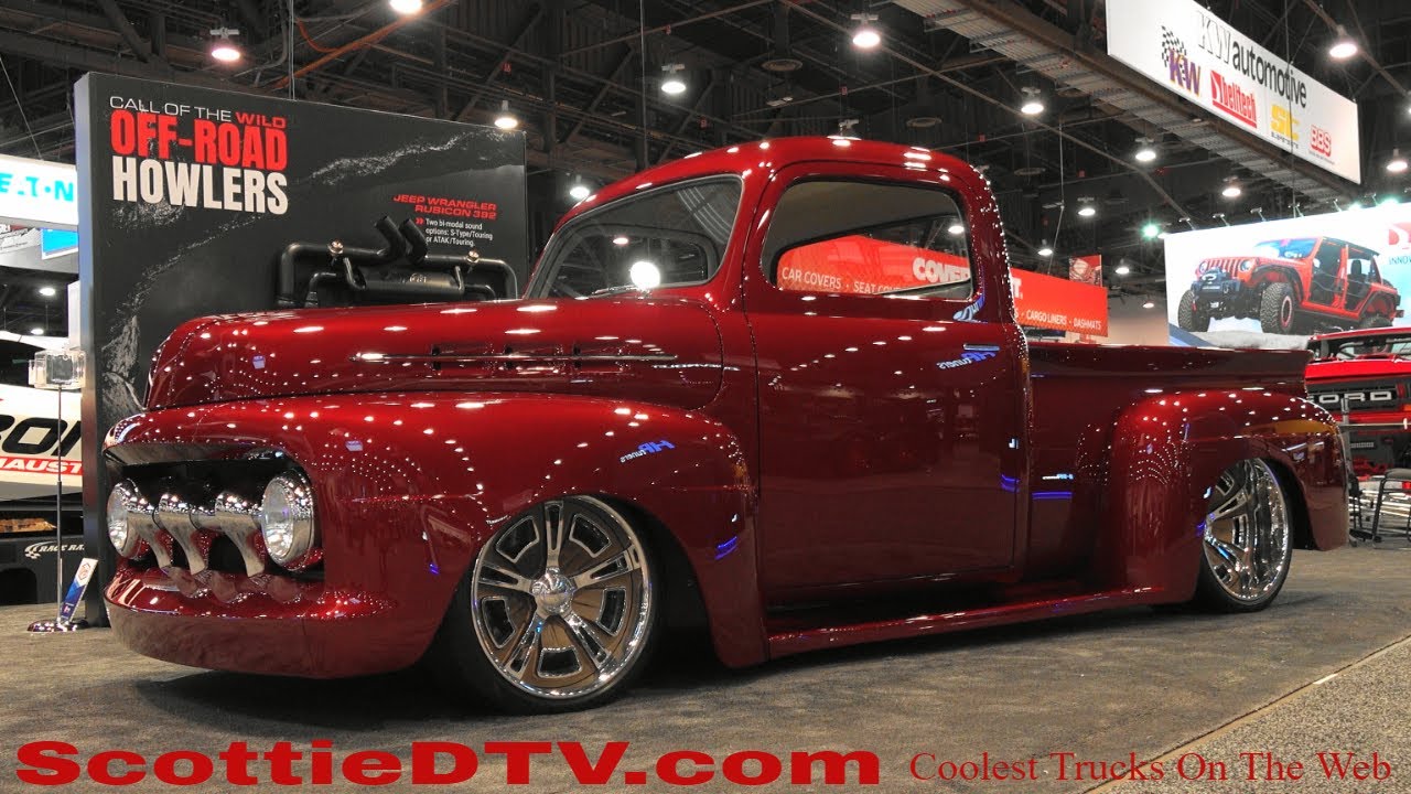 Пикап Ford F1 Hot Rod 1951 года «Ловец снов» от Kindig It Design на выставке SEMA 2021 в Лас-Вега...