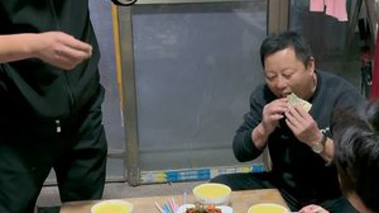 老公为了想吃个菜饼竟然这样说，全家都被他忽悠了……#记录真实生活 #婆媳 #回村的生活