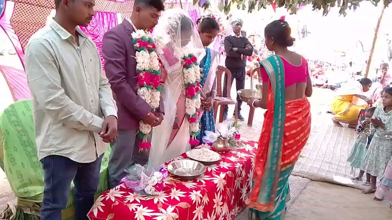 Sarita Ekka & Loliti Toppo Chuman  ..Suwagat  karathi didi Suwagat karathi Sadri geet 
