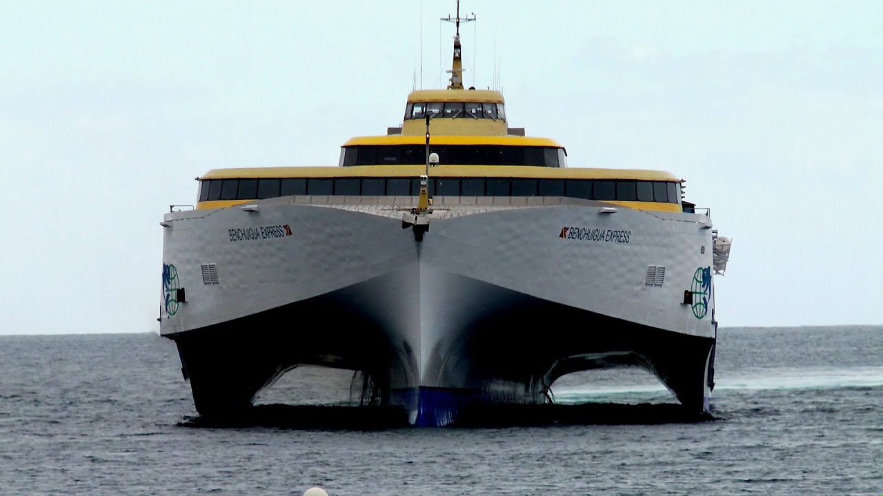 Wendemanöver Trimaran, Fred Olsen Benchijigua Express, Tenerife