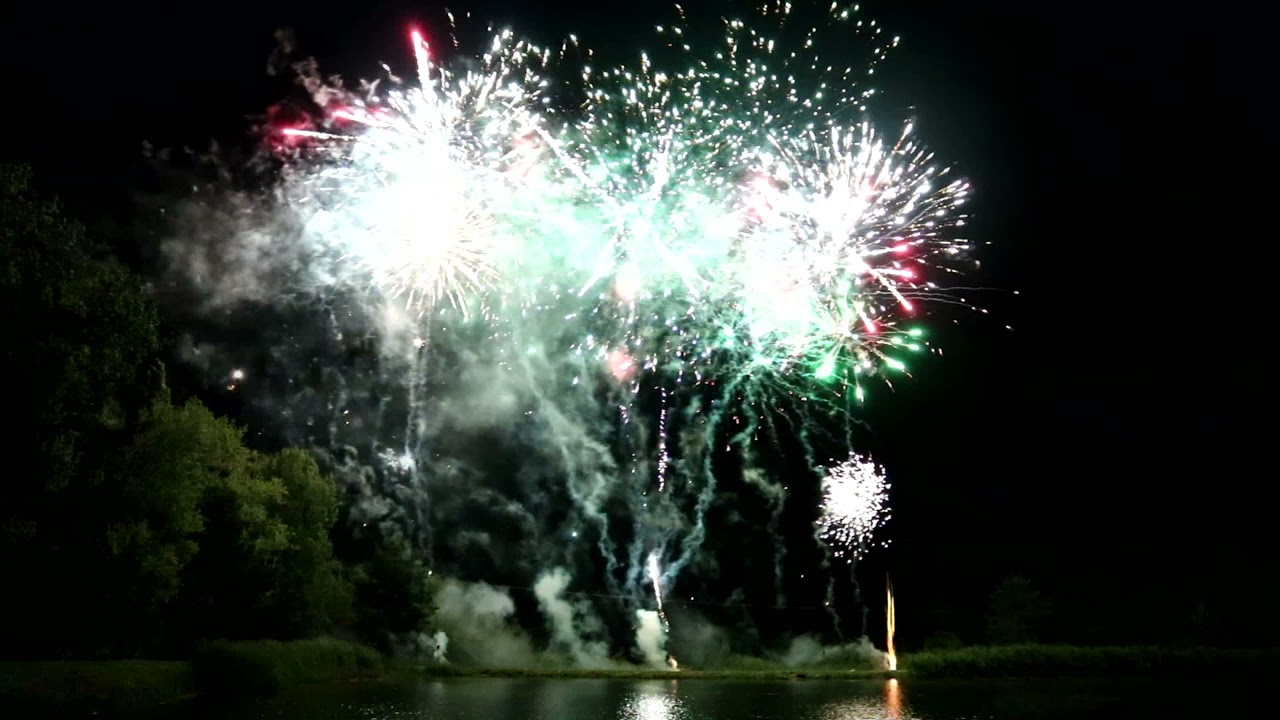 Feu d'artifice - Mariage au bord d'un étang - 2021