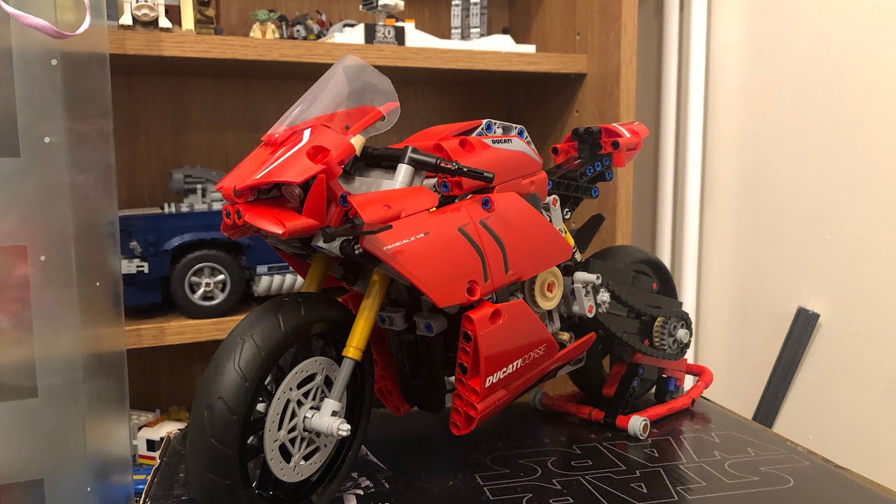 Lego technic Ducati panigale V4 42107 review
