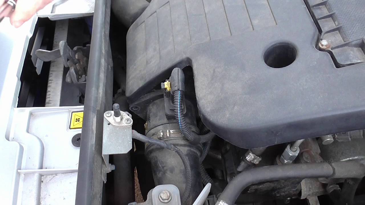 How To Remove a 1.3 Multijet Fiat/Opel Engine Cover (5 Minute Fix Episode 1)