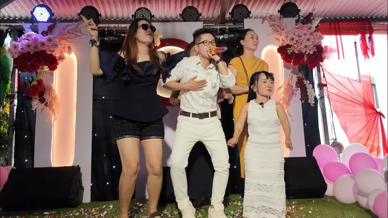To&agrave;n Cảnh Đ&aacute;m Cưới Qu&ecirc; Ho&agrave;nh Tr&aacute;ng Nh&agrave; Ut Mini. 