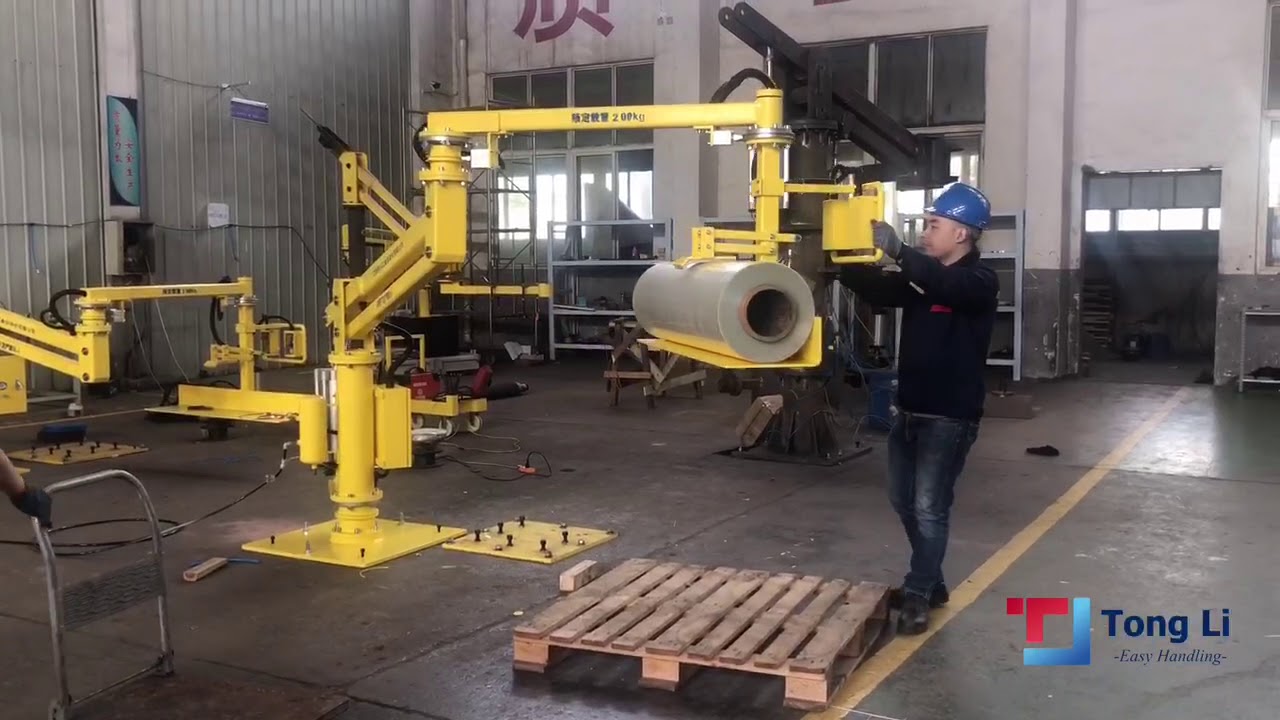 Pneumatic semi-automatic manipulator for handling heavy reels
