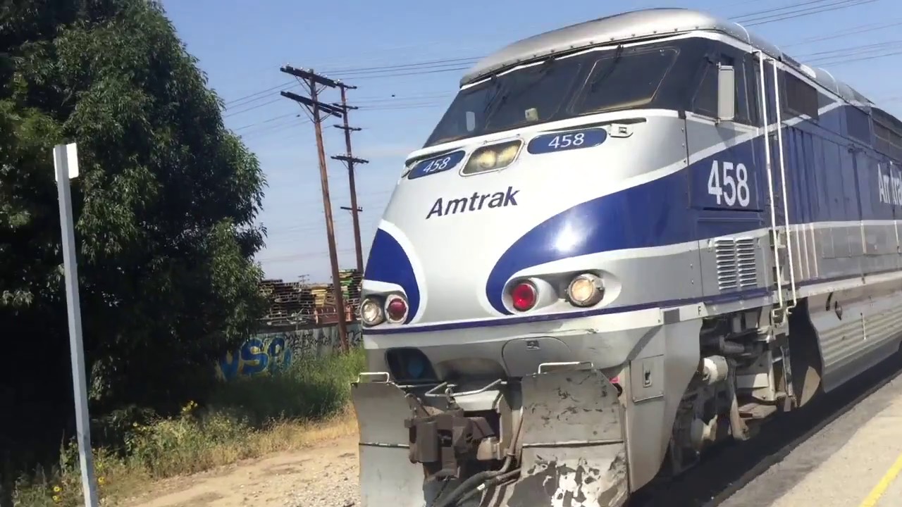 Amtrak and Metrolink Trains in Northridge ( F59PH and F59PHI Locomotives) (Christmas Special)
