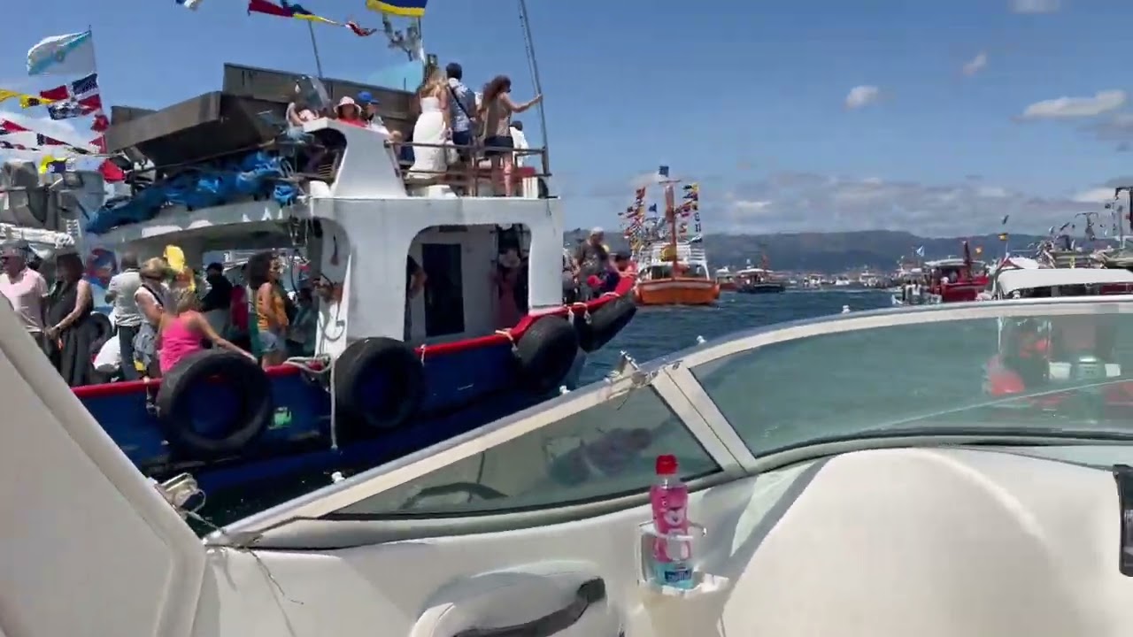 Procesión marítima del Carmen en A Illa de Arousa (boat parade)
