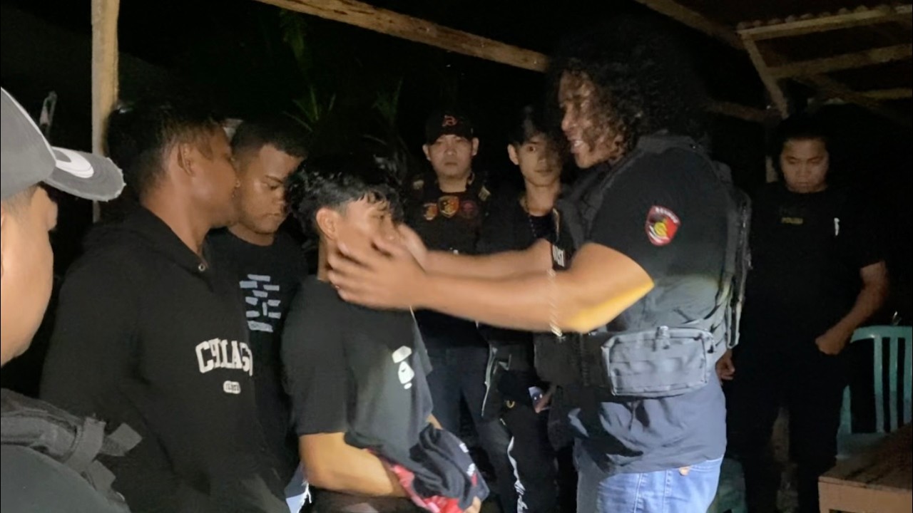 NGERI! BERAKSI SAMBIL BAWA SENJATA TAJAM PANAH WAYER, PEMUDA INI AKHIRNYA DIBEKUK!