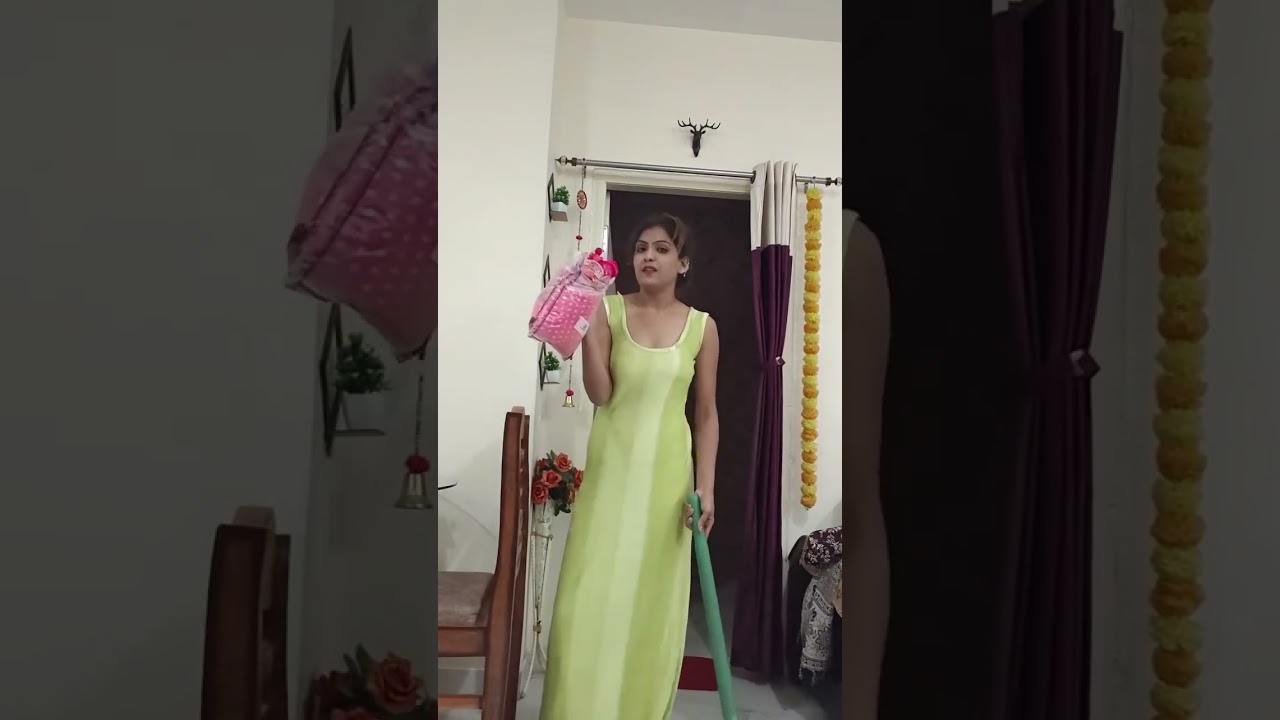 Xxx xnxx wali koi video ni ha humari please Mera channel subscribe krlo please 