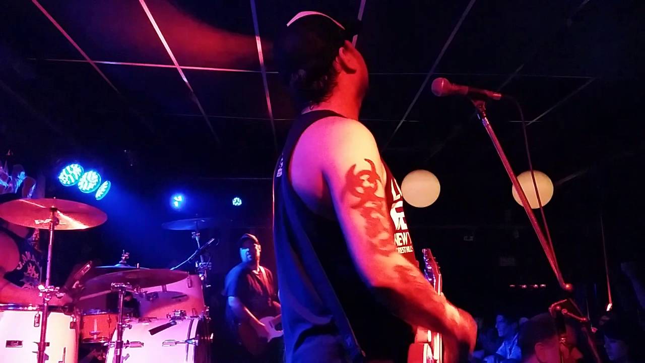Mal Momento - Corazón Negro & Corriendo el riesgo ( 13/2/2016 White Vinyl Adrogue )