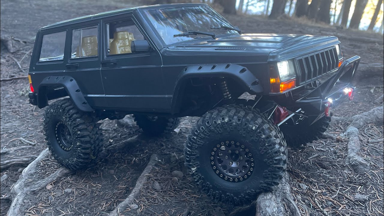 Axial scx10.3 Cherokee sport on cold Sunday morning #automobile #axial #jeep #offroad 