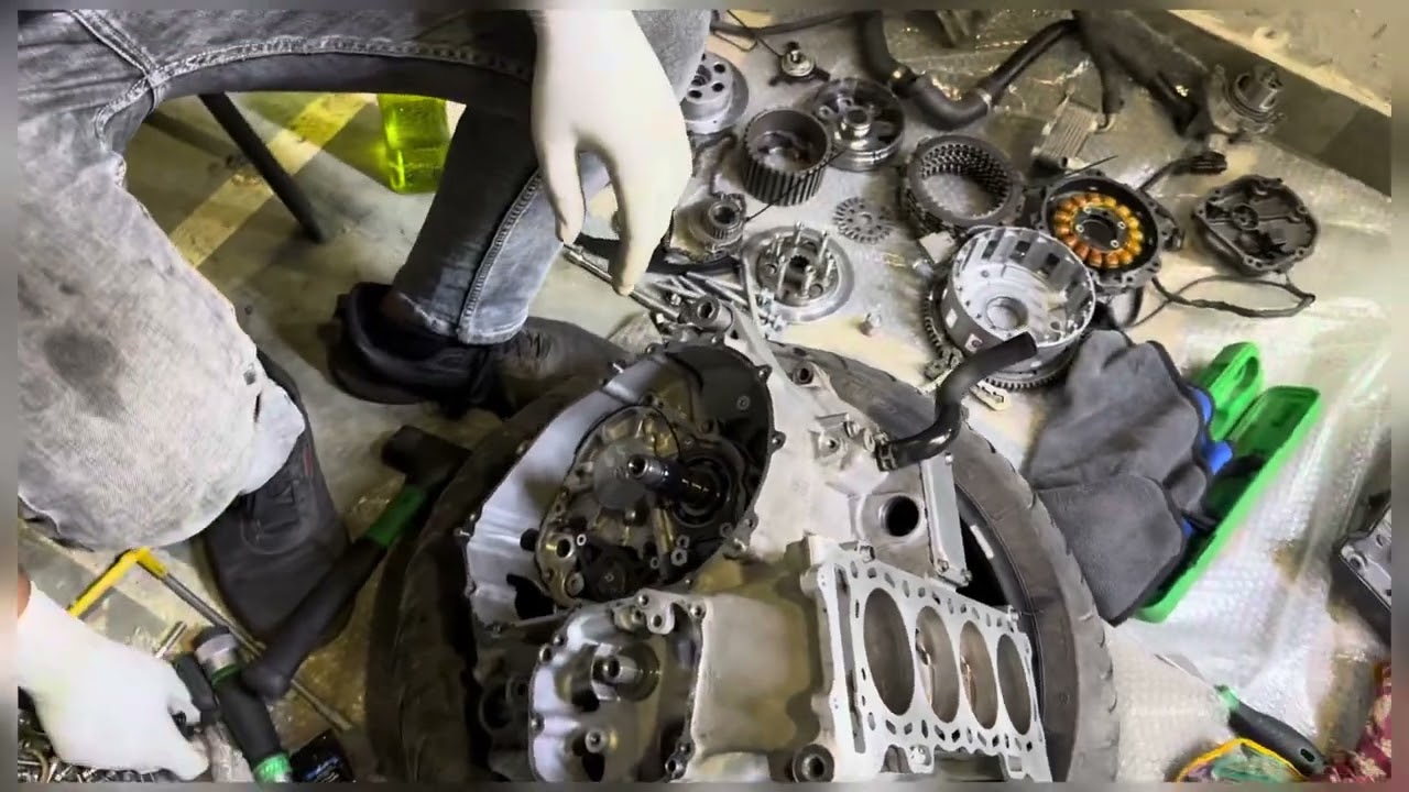 Kawasaki ninja Zx10r engine rebuild ￼#kawasakininja #zx10r #motorcycle #motovlog #bike #bikers