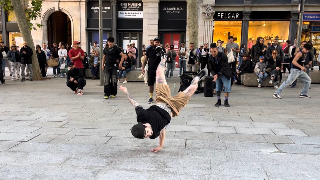 Break dance / Acrobat Street show in Barcelona Spain