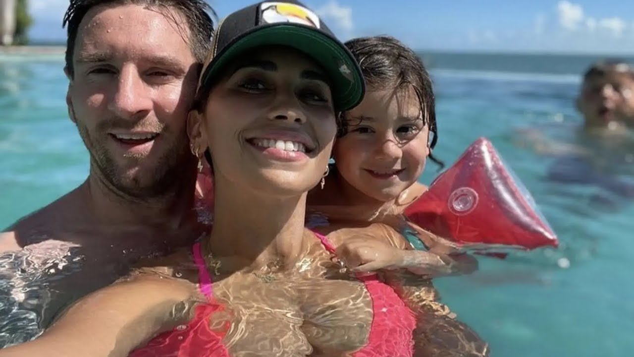 Messi FUNNY Moments With His FAMILY