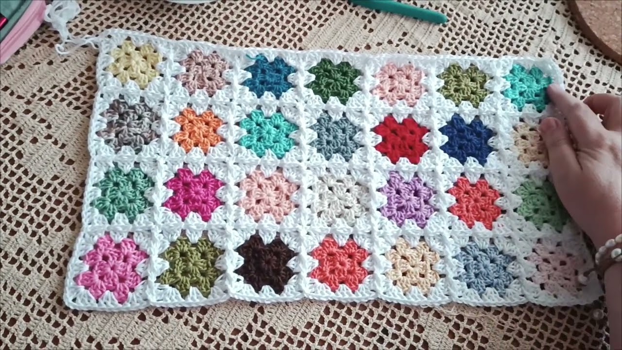 😀crocheting little grannysquares #cutecraftideas #grannysquares #craft