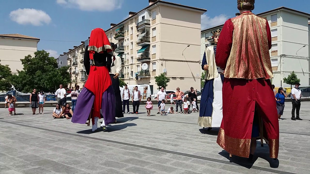 Vals gigantes de Lumbier en Aoiz