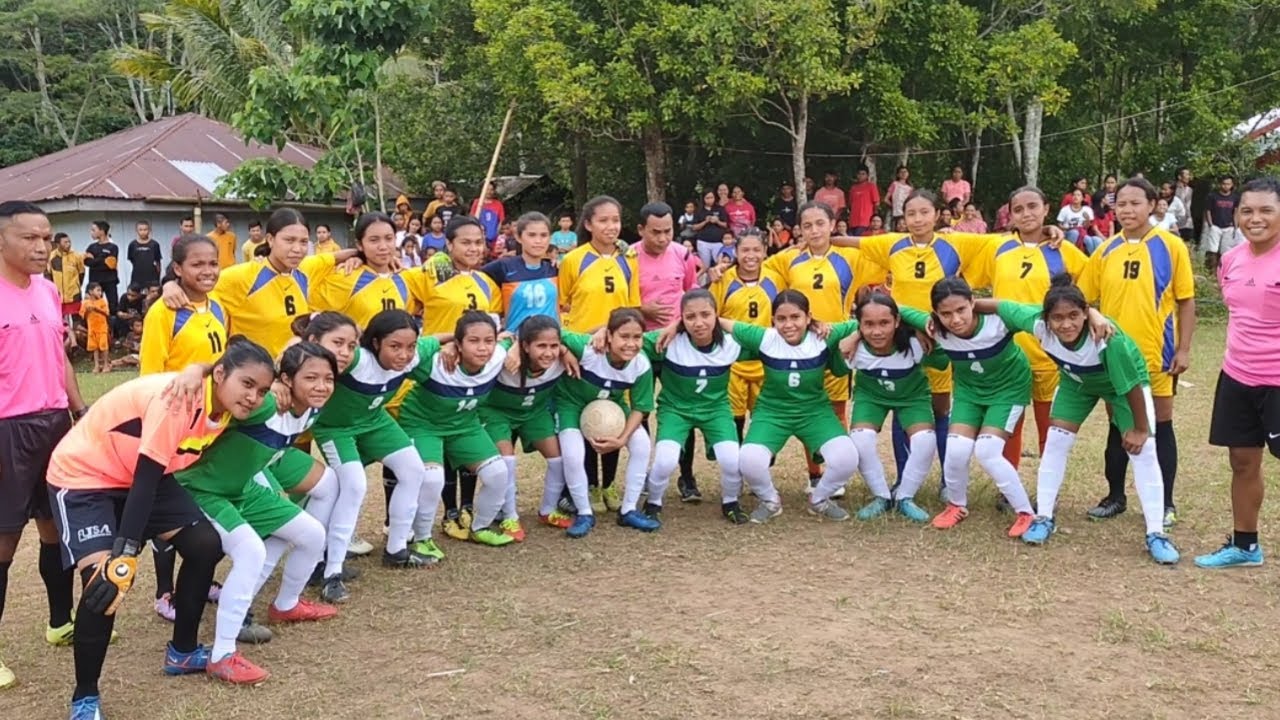 Sepak Bola Putri SMA N 2 Rahong Utara Beokina Vs SMK Sadar Wisata Ruteng || 3-0 ||