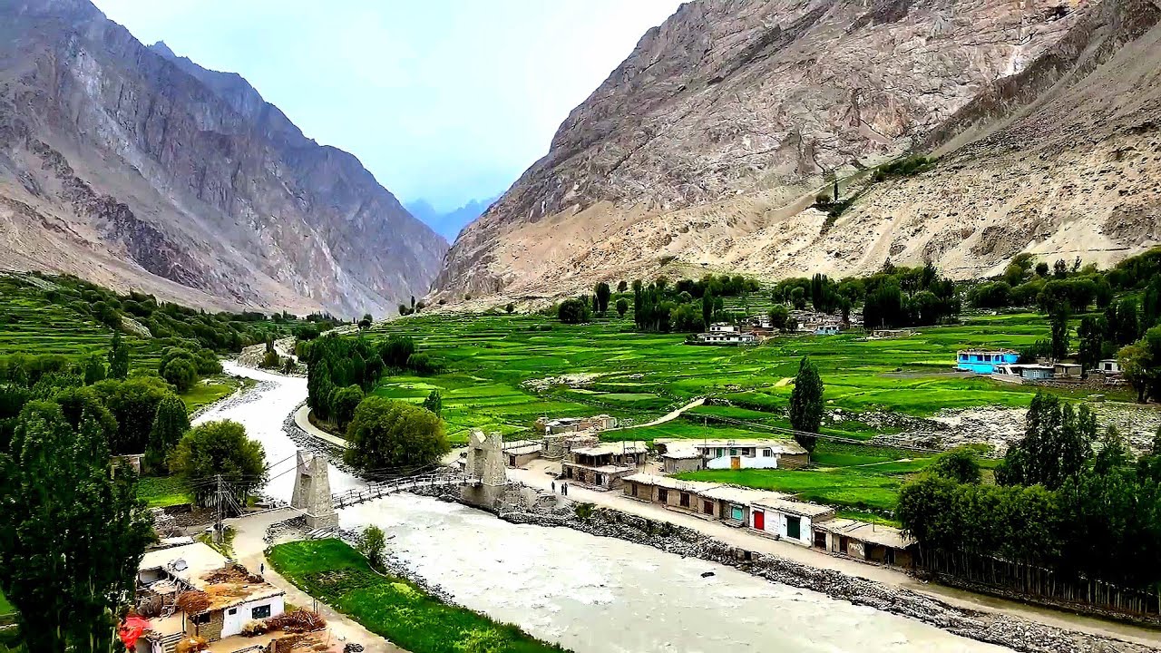 DESA DI PEGUNUNGAN KARAKORAM PAKISTAN, DAMAI & TENANG