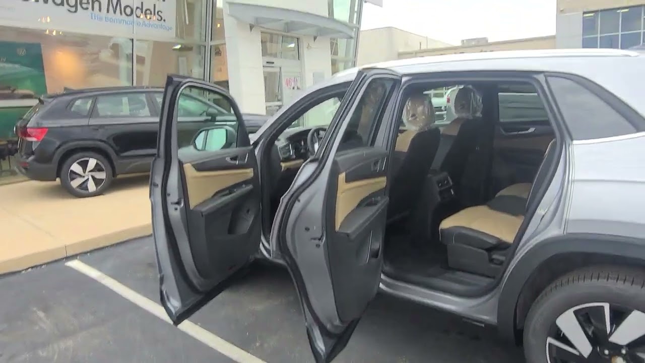 New color combination! Silver Mist Metallic and Dark Beige leatherette!