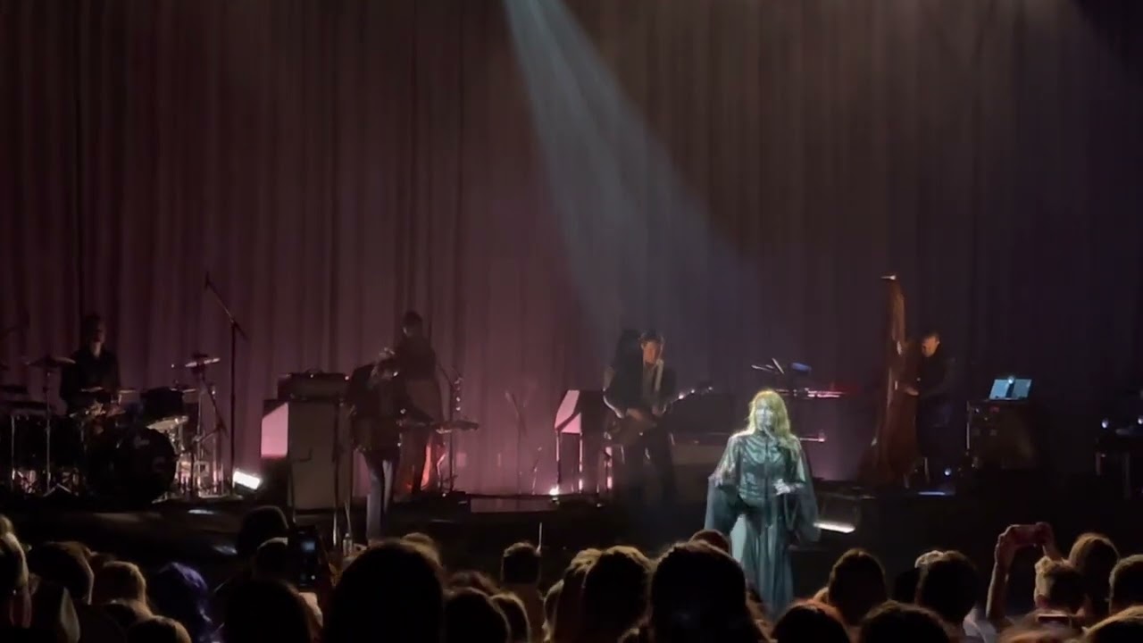 Florence + The Machine - Never Let Me Go (live at Los Angeles Theatre 4/29/2022)
