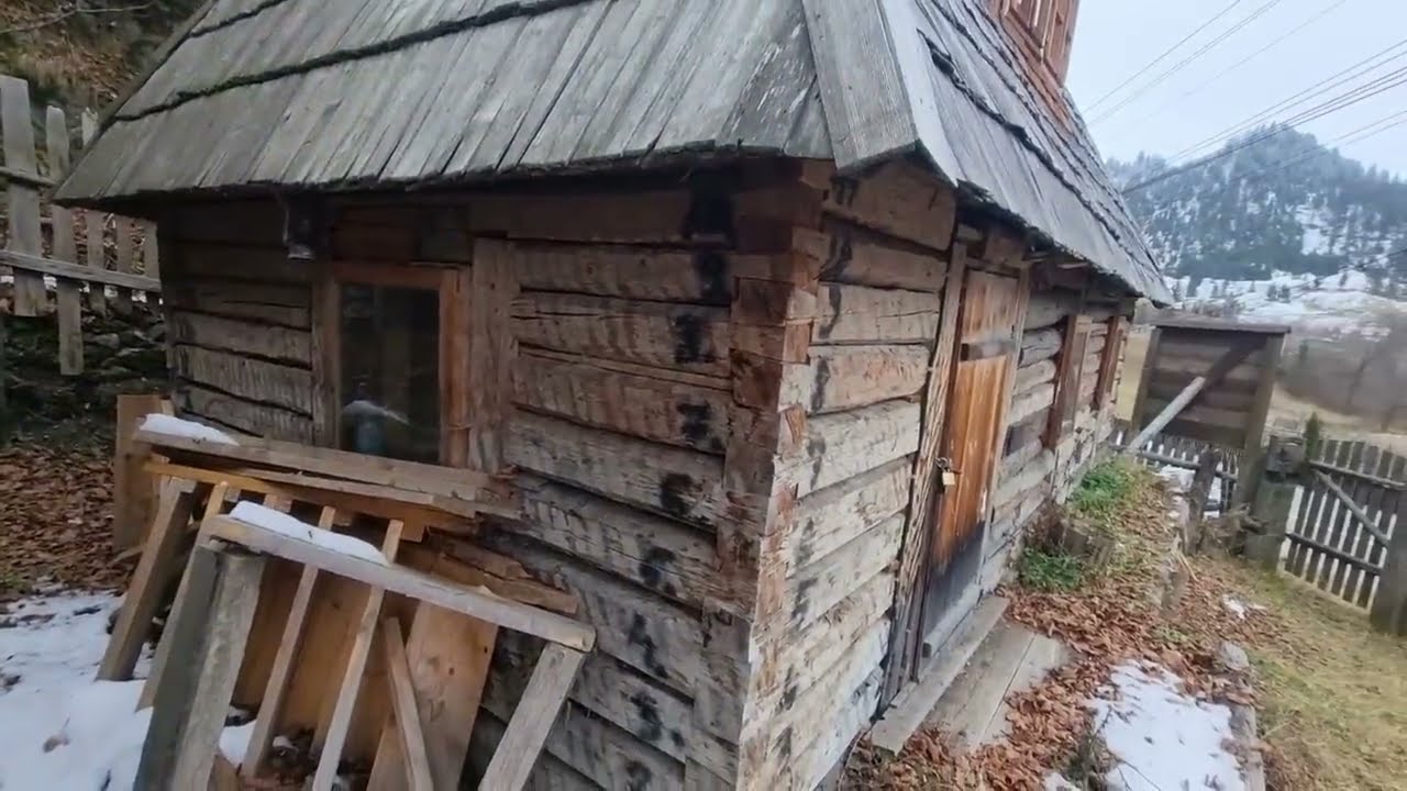 Case Vechi Tradiționale din Lemn &icirc;n Ultimul Sat Autentic Bucovinean din ROM&Acirc;NIA !!!