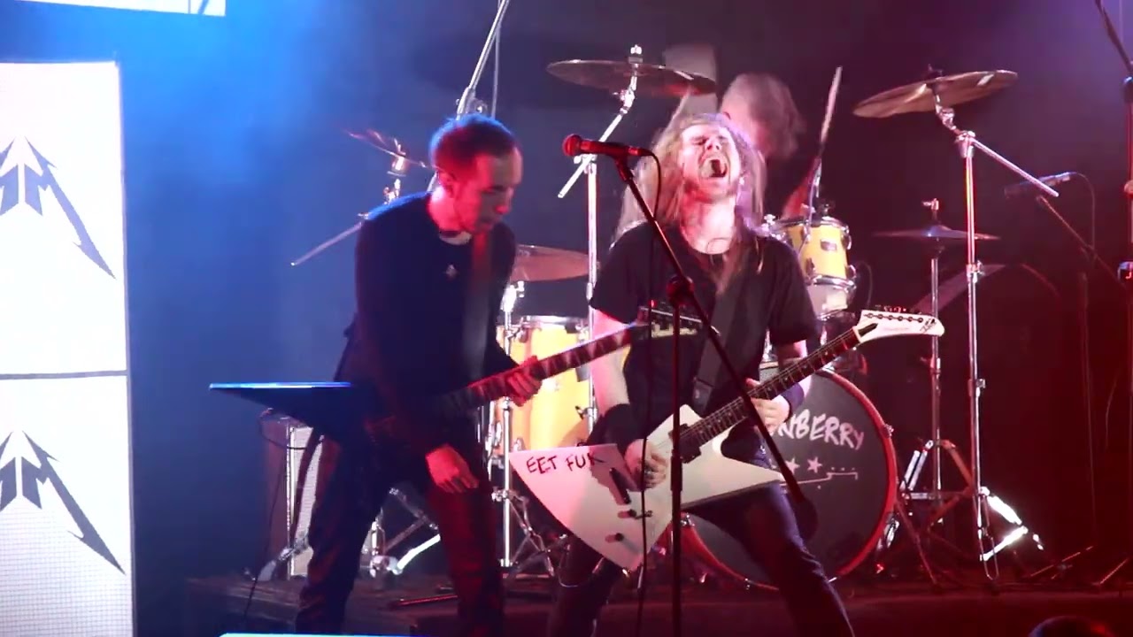 Metal Maniacs - For Whom the Bell Tolls (Live at Glastonberry)