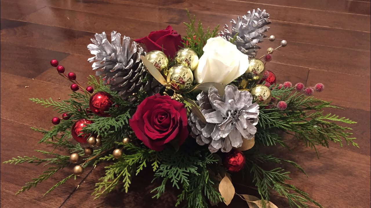 Making a Christmas centerpiece at home / Cắm hoa giang sinh đẹp#flowers #shortvideo #christmas