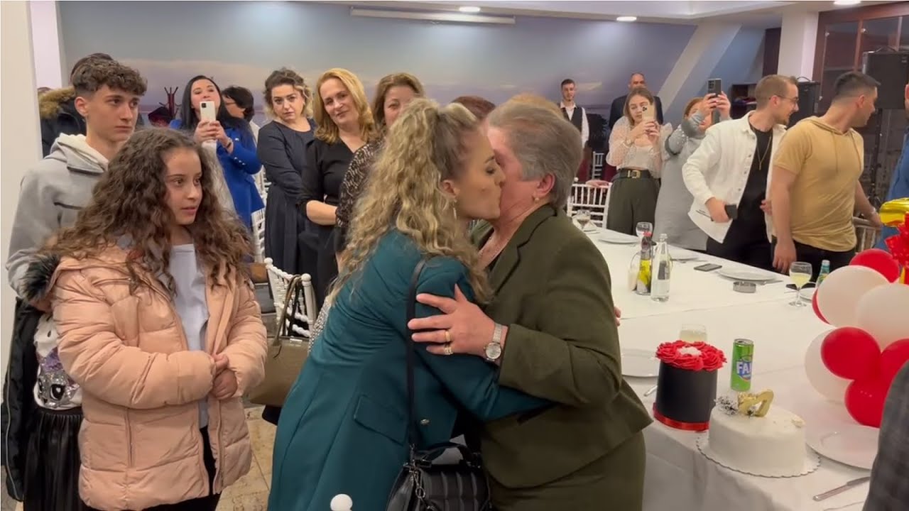 Surpriza interesante, Ardhja e Vajzes me Familje.