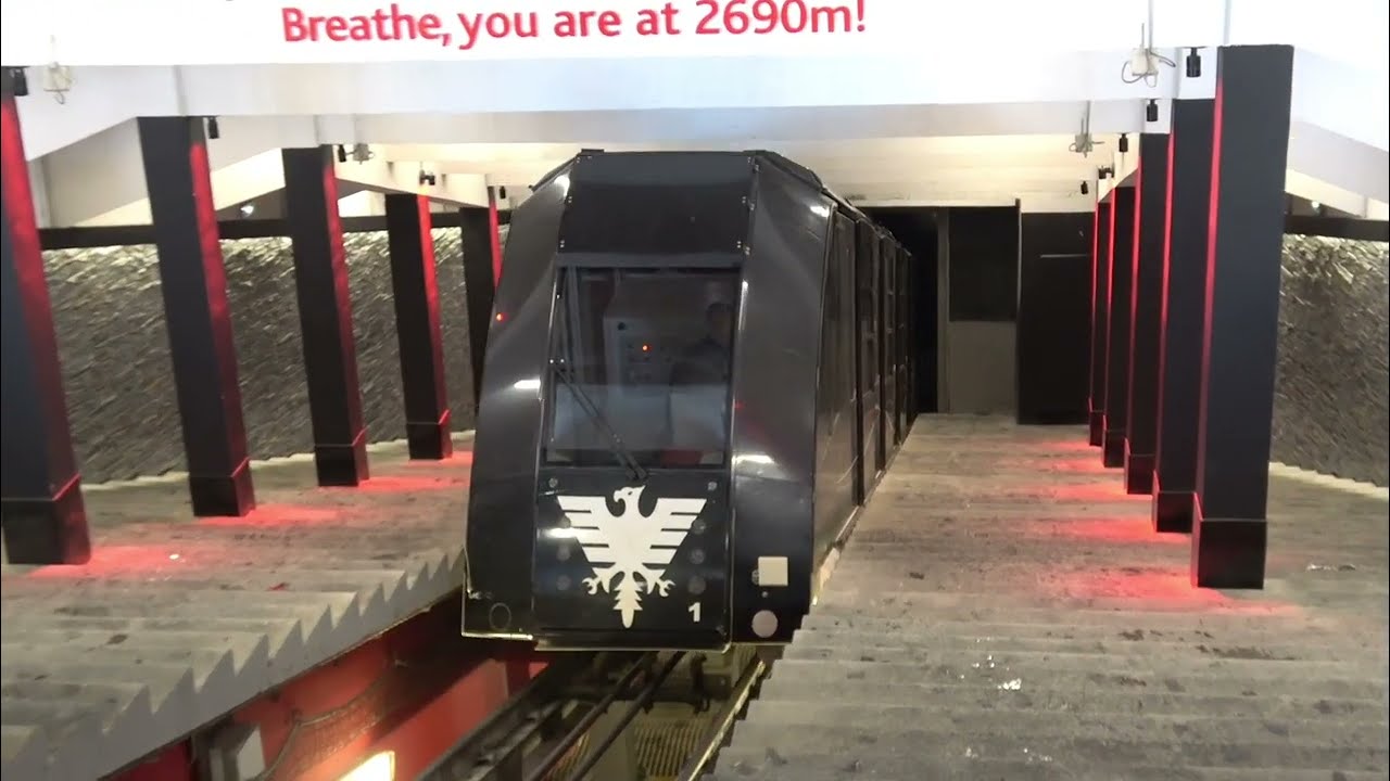 Funiculaire Val d'Isère / Trajet complet en gare amont à 10 m/s (autre angle)