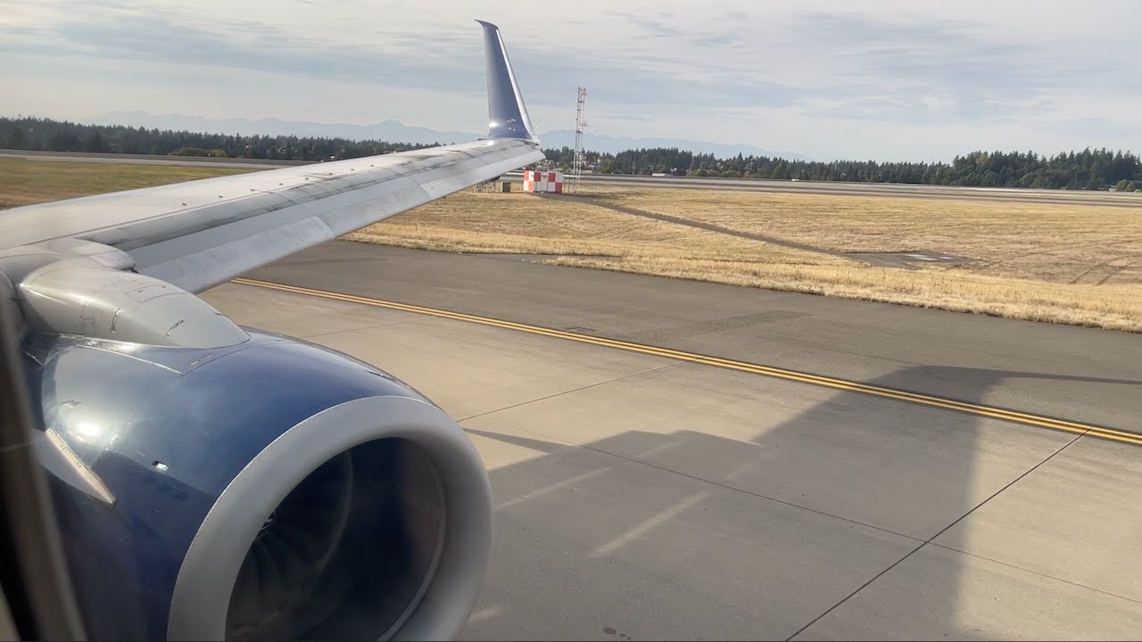 Delta Air Lines Boeing 737-800 (Winglets) Landing at Seattle-Tacoma Int'l Airport