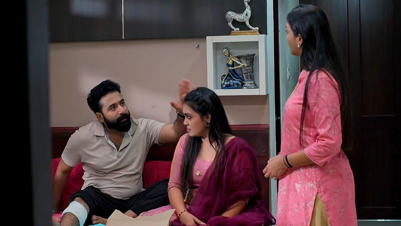 Pavithram today's episode ഒളിവ് ജീവിതം ആസ്വദിച്ച് വിക്രമവും വേദയും 