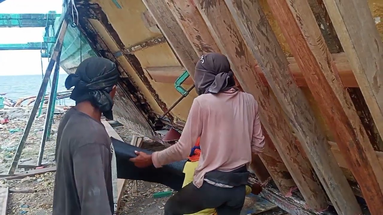 Dambuhalang bangka nilag Yan na Ng pamalong sa unahan