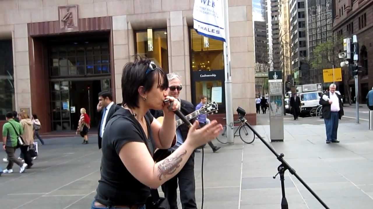 Christelle Berthon: impromptu blues harp at Martin Place