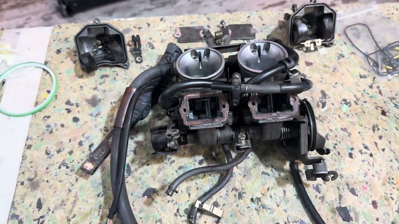 Nsr 250 SE , sorpresa al desmontar carburadores !!
